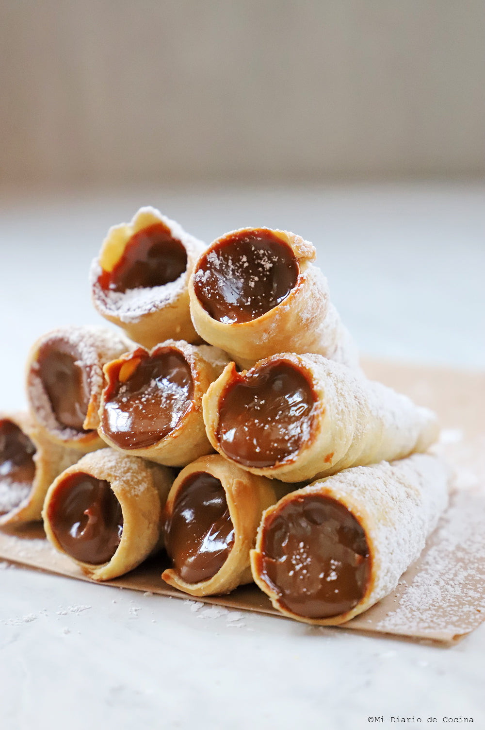 Cachitos caseros rellenos de Mora Loutit